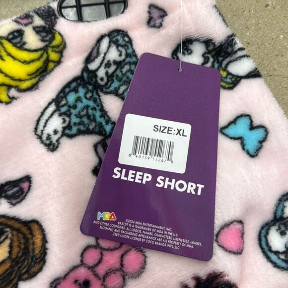 NWT Bratz Fuzzy Booty Shorts size xl - Picture 2 of 4